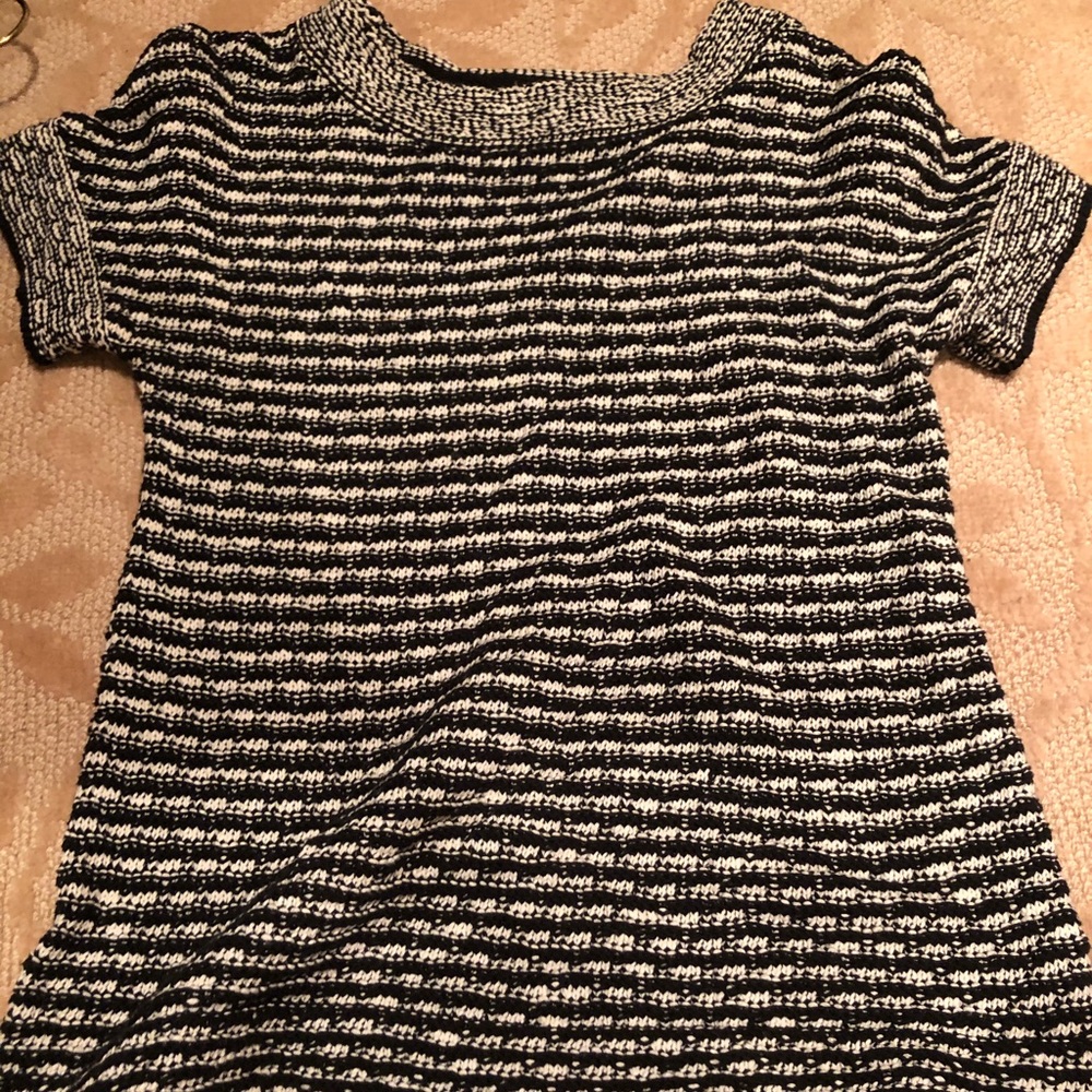 Short sleeve sweater